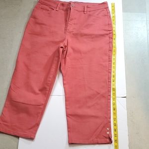 Gloria Vanderbilt Amanda Capris pant size 12 Excellent condition